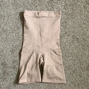 SPANX High-waisted mid- thigh short